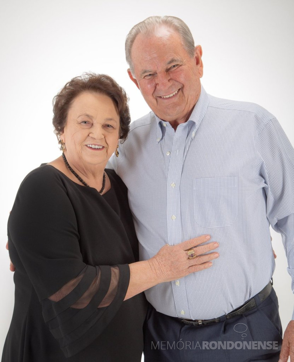 || Casal Nair e Assis Gurgacz, da cidade de Cascavel, na comemoração de