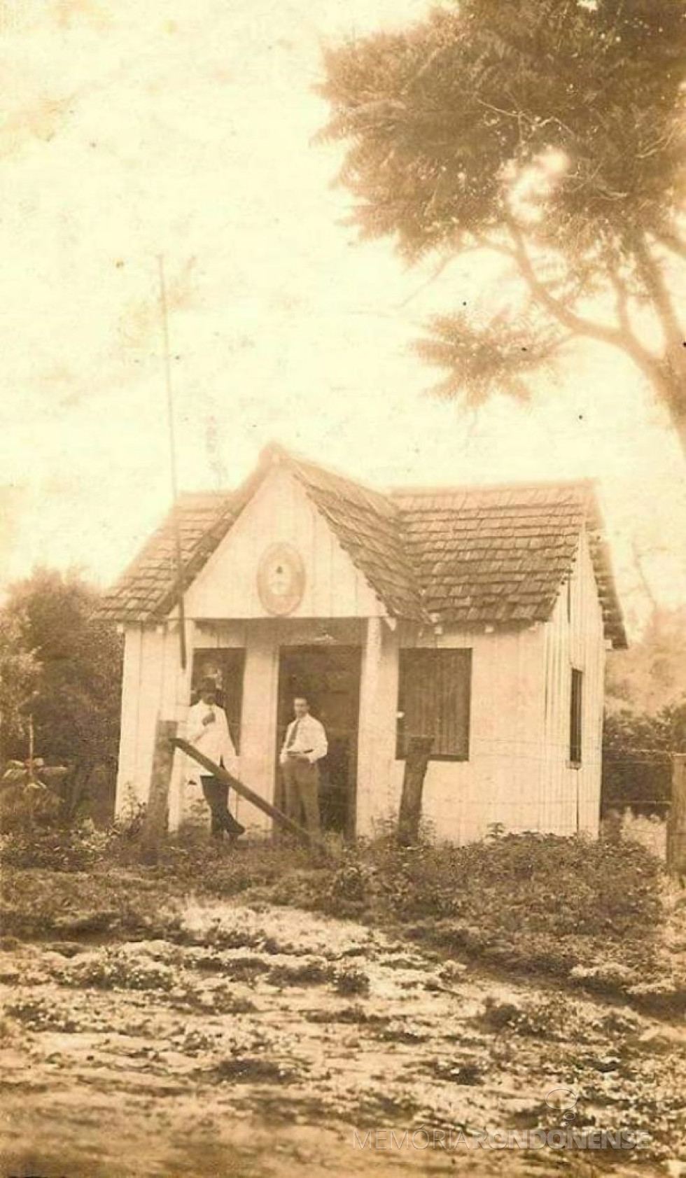 || Primeira sede do vice consulado da Argentina, na cidade de Foz do Iguaçu, inaugurado em novembro de 1914.
Imagem: Acervo Waldir Guglielmi Salvan - FOTO 2 -
