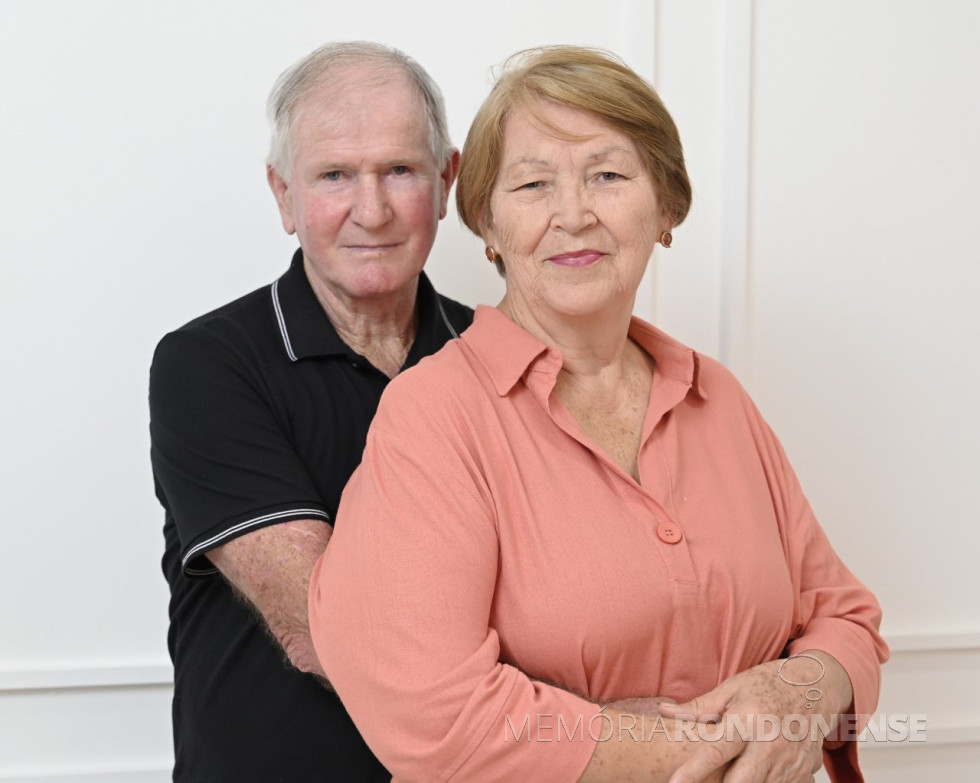 || Casal rondonense Izoldi e Ari Adams que comemorou Bodas de Ouro, em maio de 2024.
Imagem: Acervo do casal - FOTO 14 -