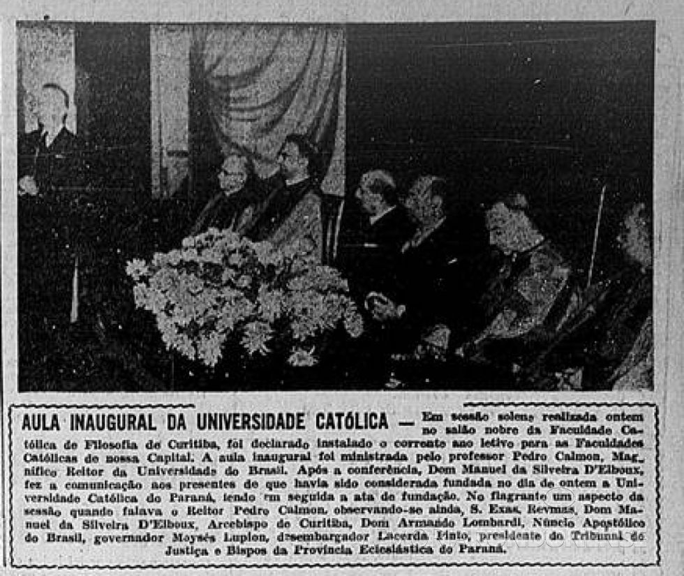 || Solenidade de abertura do ano letivo das faculdades católicas de Curitiba, em março de 1959, evento que foi anunciada a fundação da Pontífica Universiade Católica do Paraná.
Imagem: Diário do Paraná - Biblioteca Nacional Digital - FOTO 11 -