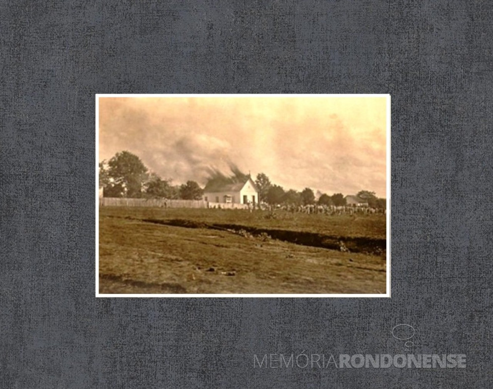 || Incêndio que tomou conta da antiga Igreja Matriz São João Batista, da cidade de Foz do Iguaçu, em começo de maio de 1925.
Imagem: Acervo da Matriz referida - crédito do cromo de Harry Schinke - FOTO 6 -