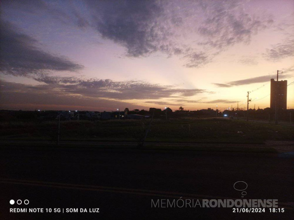 || Anoitecer na cidade de Marechal Cândido Rondon, em 21 de junho de 2024.
Imagem: Acervo e crédito do rondonense Valdemir José Sonda - FOTO 19 -
