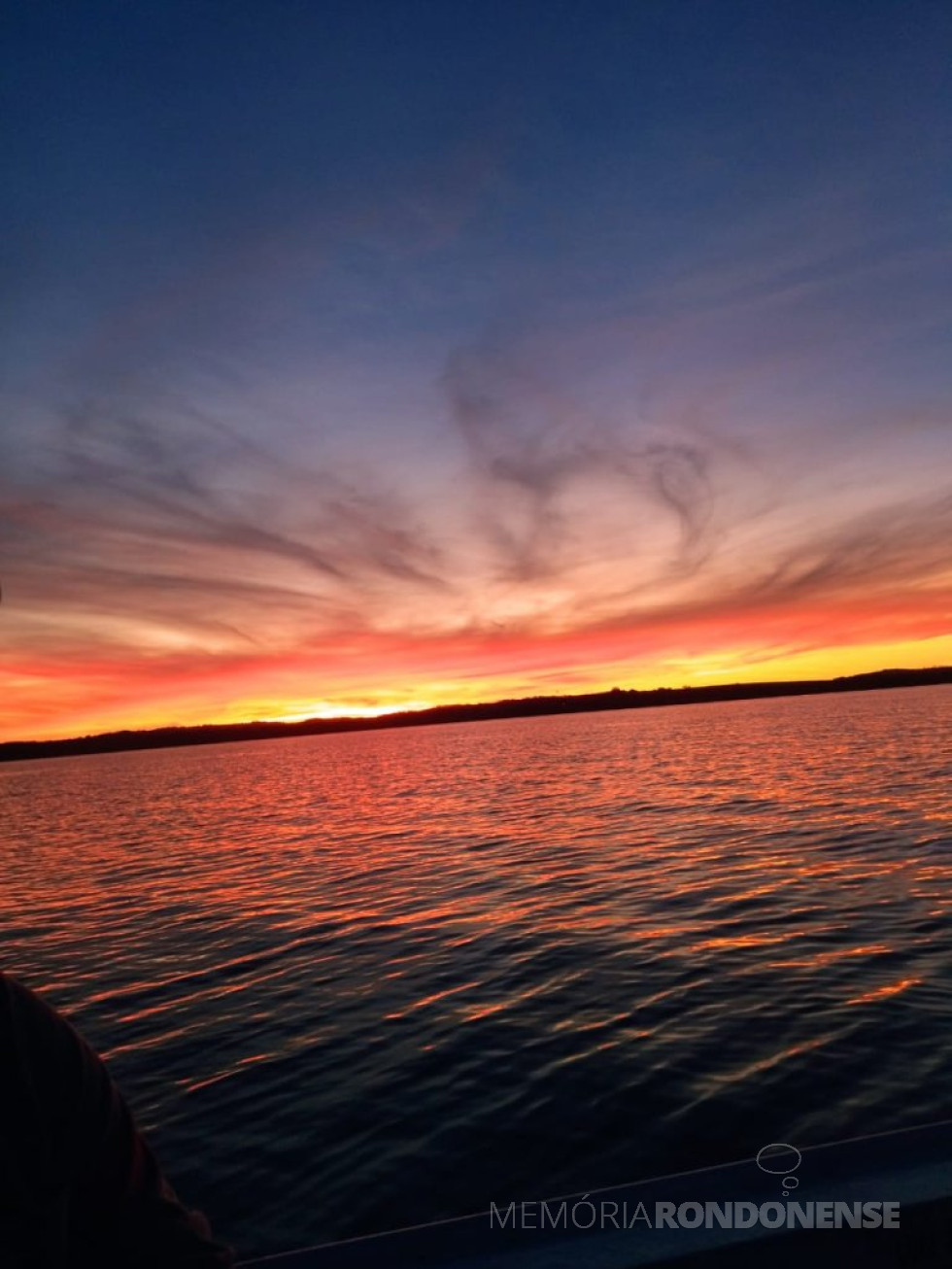 || Por do sol no distrito rondonense de Porto Mendes, em 31 de maio de 2024.
Imagem: Acervo e crédito do rondonense Elói Krause, em 31 de maio de 2024. - FOTO 24 -