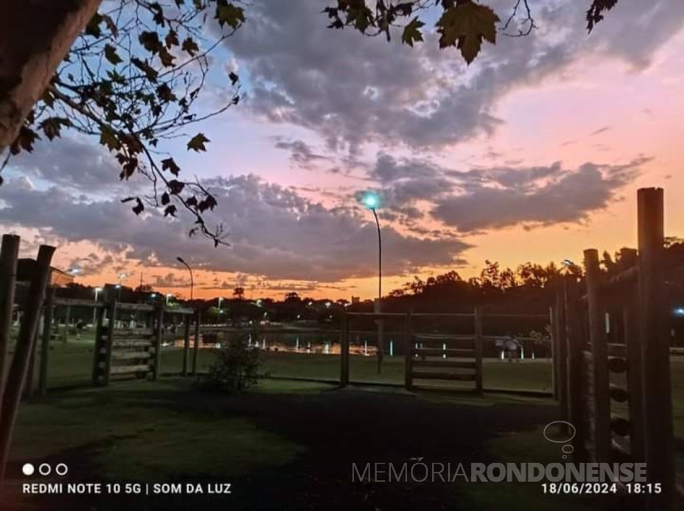 || Pôr do sol em Marechal Cândido Rondon, junto ao Lao Municipal, em 18 de junho de 2024.
Imagem: Acervo e crédito do rondonense Valdemir José Sonda - FOTO 22 -