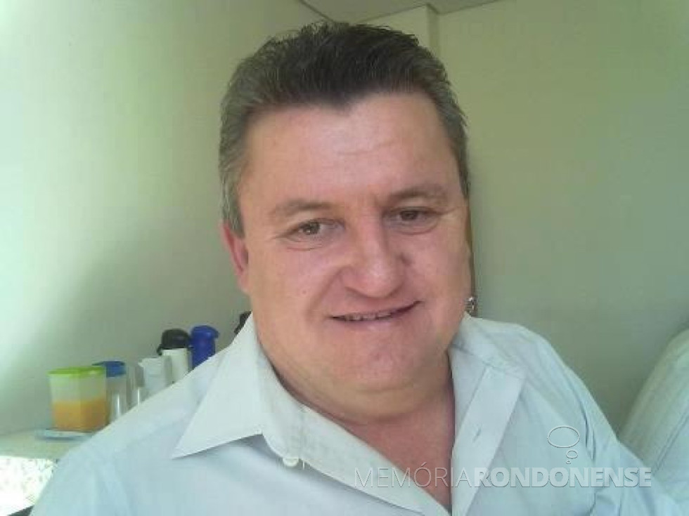 || Apresentador José Roberto Neto, da TV Tarobá, falecido em setembro de 2012.
Imagem: Acervo Tarobá/Cascavel - FOTO 14 -