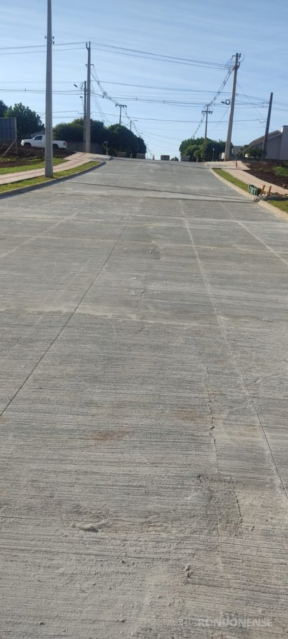 || Rua pavimentada com concreto na cidade de Pato Bragado, projeto pioneiro e inovador lançado na cidade de Pato Bragado pela empresa Edemar Imóveis, em maio de 2024.
Imagem: Acervo da empresa imobiliária - FOTO 36 -