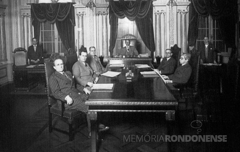 || Sessão de Julgamento do TRE-PR, em 1933.
Imagem: Acervo do Tribunal - FOTO 5 -