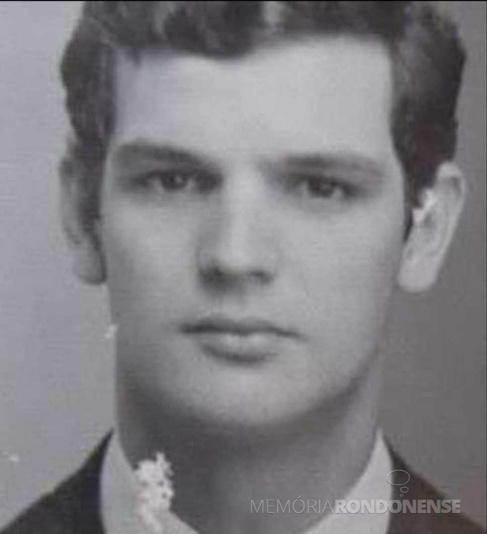 || Cartorário rondonense Hugo Cesar Messias transferido para cartório da Comarca de Mamborê, em junho de 1988.
Imagem: Acervo Jean Messias - FOTO 12 -