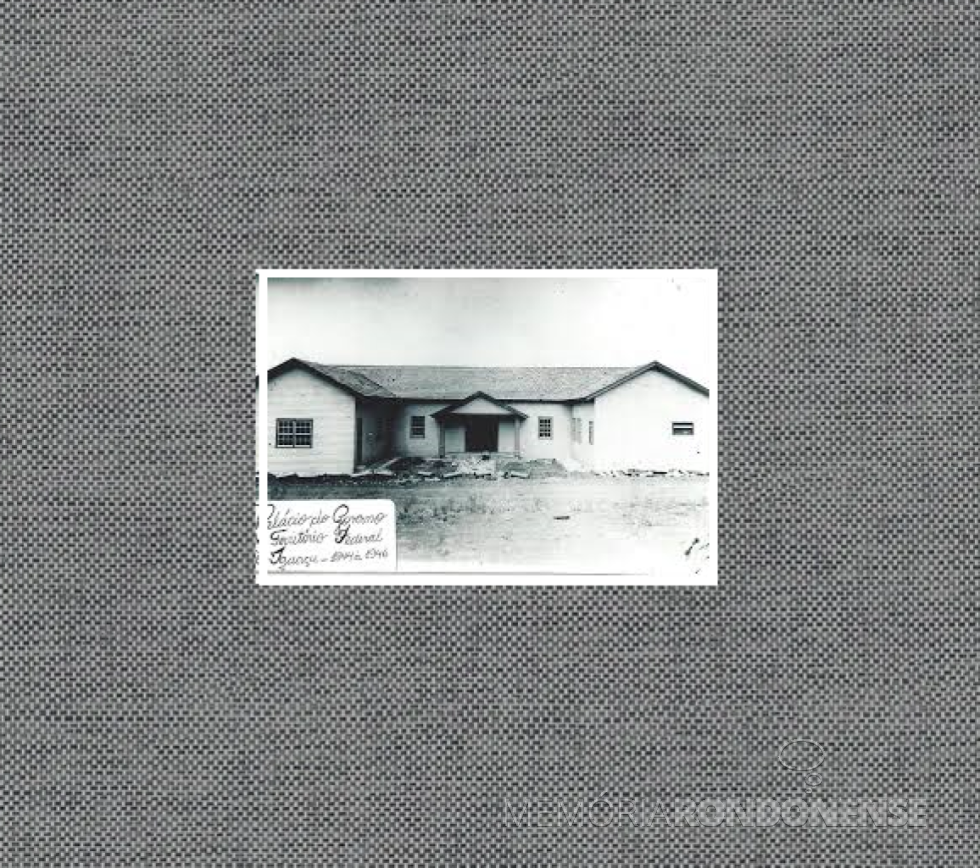 || Construção da sede do governo do Território Federal do Iguaçu, na atual cidade de Laranjeiras do sul, em 1943/44.
Imagem: Acervo da Casa da Memória e Cultura da cdade paranaense citada - FOTO 4 -