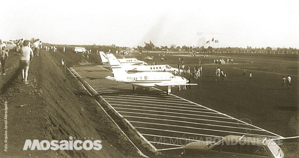 || Inauguração do aeroporto de Medianeira (PR), em março de 1987.
Imagem: Acervo