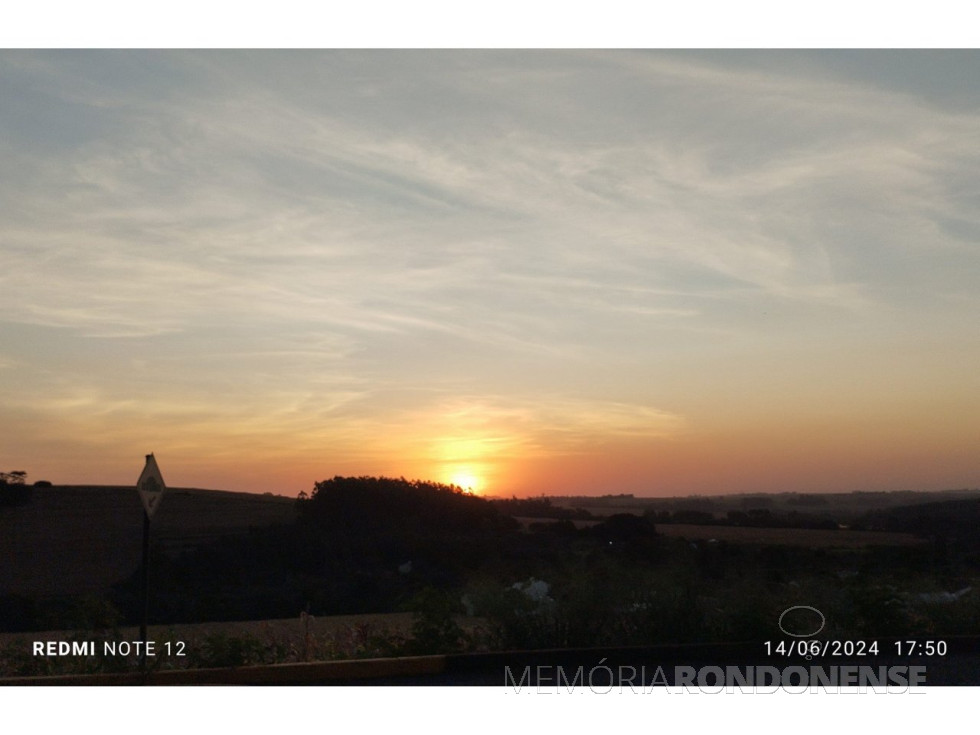 || Pôr do sol na cidade de Marechal Cândido Rondon, em 14 de junho de 2024.
Imagem: Acervo e crédito do rondonense Valdeci Conrat - FOTO 25 -