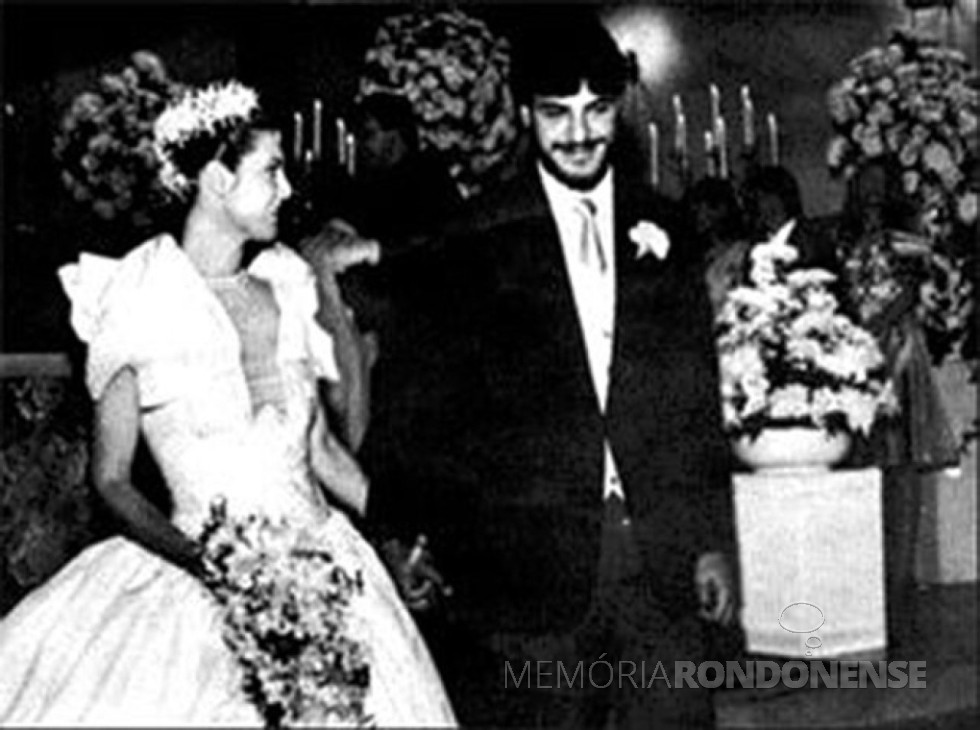 || Noivos Fernanda Bernardi Vieira e Beto Richa que casaram-se em final de junho de 1985.
Imagem: Acervo Gazeta do Povo - FOTO 4 -