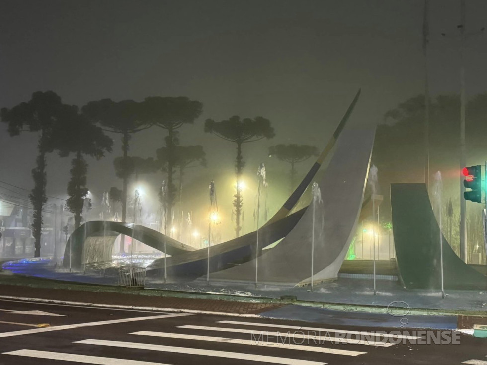 || Madrugada na cidade de Cascavel, na Praça do Migrante, em 10 de julhod e 2024.
Imagem: Acervo e crédito de Aílton Santos / Tarobá Cascavel / Facebook - FOTO 14 -