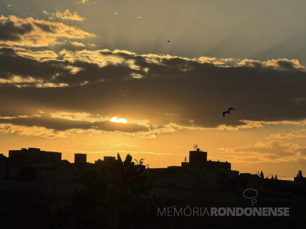 || Pôr do sol na cidade de Cascavel (PR), em 03 de julho de 2024.
Imagem: Acervo e crédito de Aílton Santos / Tarobá / Facebook - FOTO 21 -