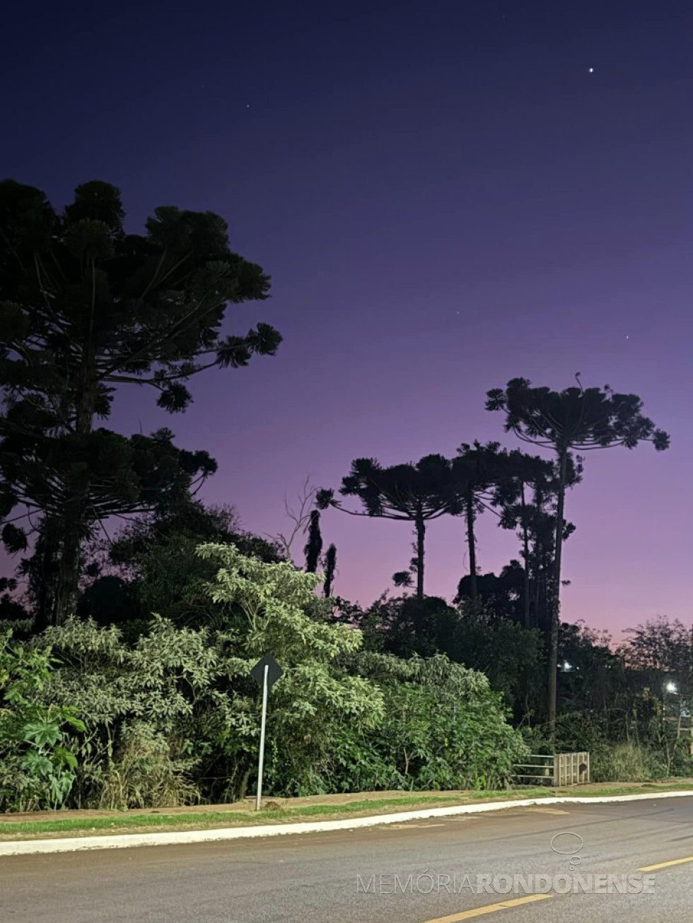 || Amanhecer na cidade de Cascavel (PR), em 23 de julho de 2024.
Imagem: Acervo e crédito de Aílton Santos / Tarobá Cascavel / Facebook - FOTO 42 -