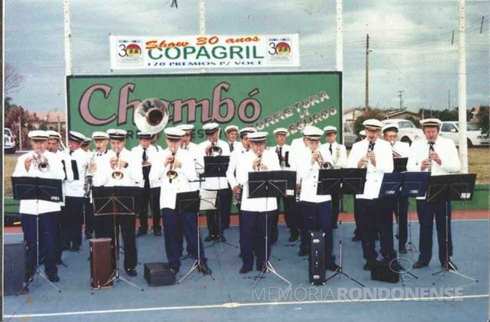 || Banda Municipal de Marechal Cândido Rondon com o uniforme patrocinado pela Fundação Banco do Brasil, ewm outubro de 2000, no aniversário 30 anos da Copagril.
Imagem: Acervo Projeto Memória Rondonense - FOTO 22 -