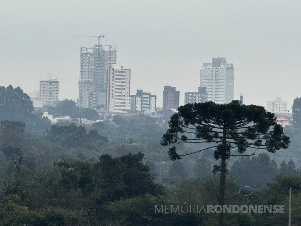 || Cidade paranaense de Cascavel, à meia tarde, tomada por fumaça, em 07 de julho de 2024.
Imagem: Acervo e crédito Aílton Santos / Tarobá / Facebook - FOTO 28 -