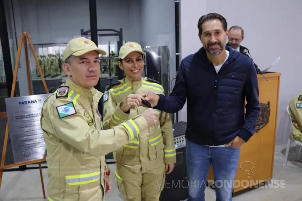 || Prefeito Marcio Andrei Rauber entregando a chave das instalações ampliadas e revistalizadas do Corpo de Bombeiros de Marechal Cândido Rondon, Comandante-geral do Corpo de Bombeiros do Paraná, coronel Manoel Vasco de Figueiredo e a comandante do 3º Subgrupamento do Corpo de Bombeiros de Marechal Cândido Rondon, capitã Marcela Schwendler, em junho de 2024.
Imagem: Acervo Marechal News - FOTO 33 -