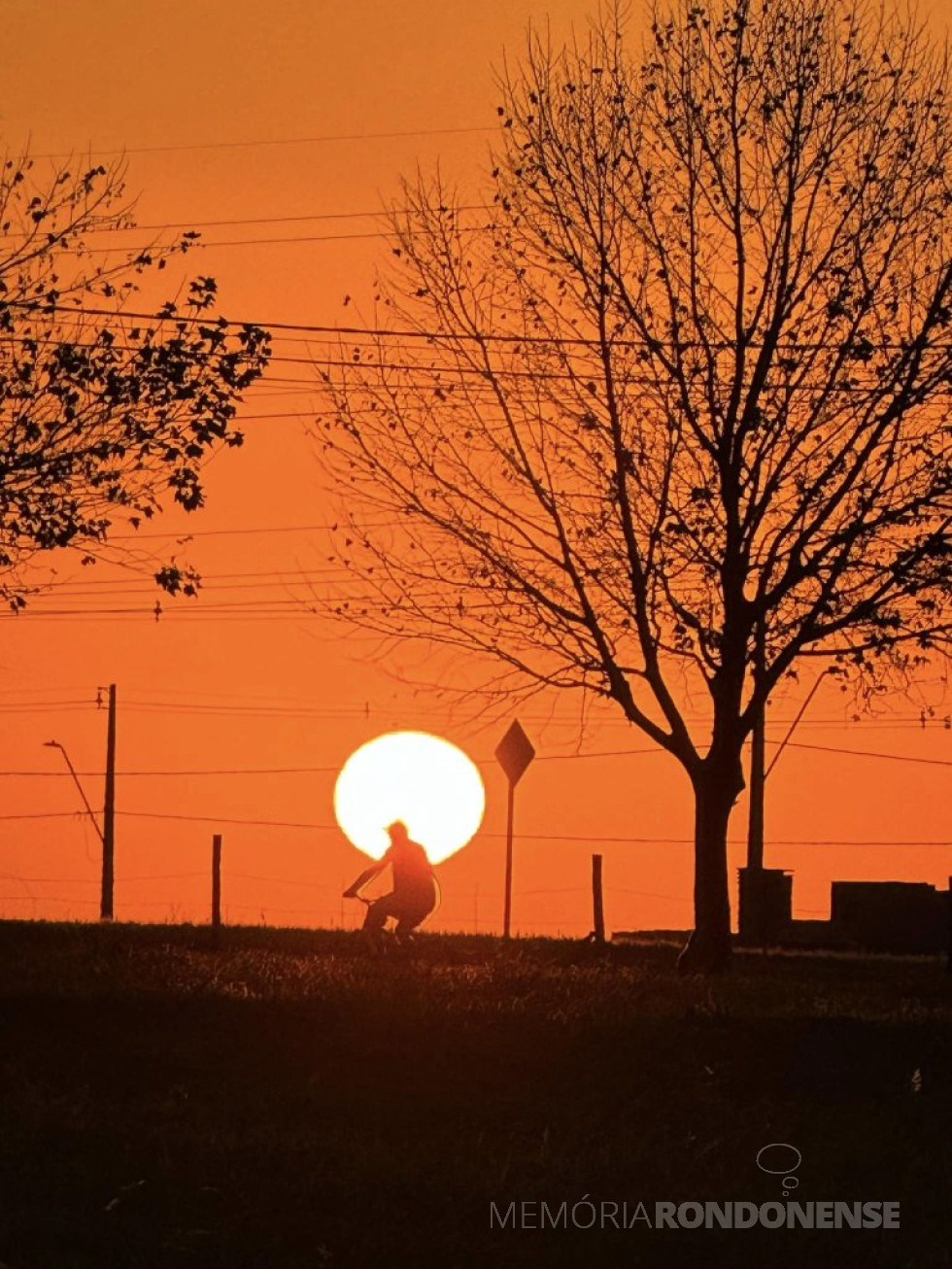 || Pôr do sol na região da cidade de Cascavel (PR), em 21 de julho de 2024.
Imagem: Acervo e crédito de Aílton Santos / Tarobá Cascavel / Facebook - FOTO 34 -