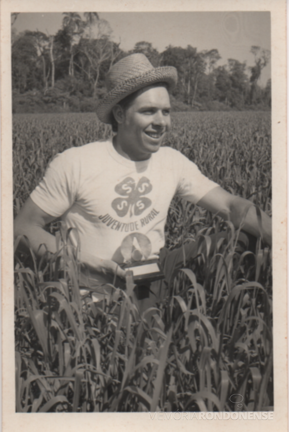 || Jovem rondonense Daniel Zymsloni premiado pelo presidente da República, em julho de
Imagem: Acervo Arquivo pessoal - FOTO 5 -