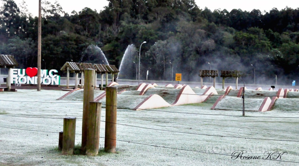 || Geada na cidade de Marechal Cândido Rondon, em 30 de junho de 2021.
Imagem: Acervo e crédito de Rosane Kozerski Kunzler - FOTO 33 -
