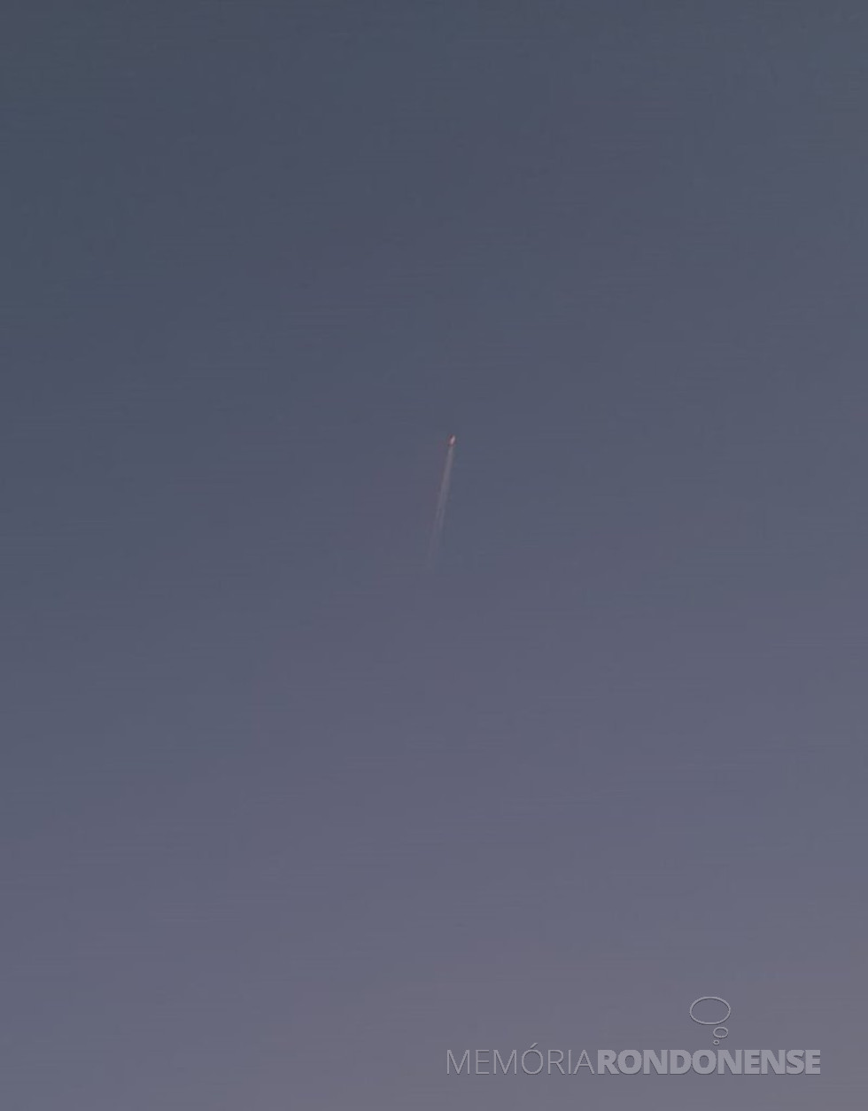 || Avião da Iberia cruzando o céu de Marechal Cândido Rondon com destino a Buenos Aires, em 22 de julho de 2024.
Imagem: Acervo Projeto Memória Rondonense - FOTO 31 -