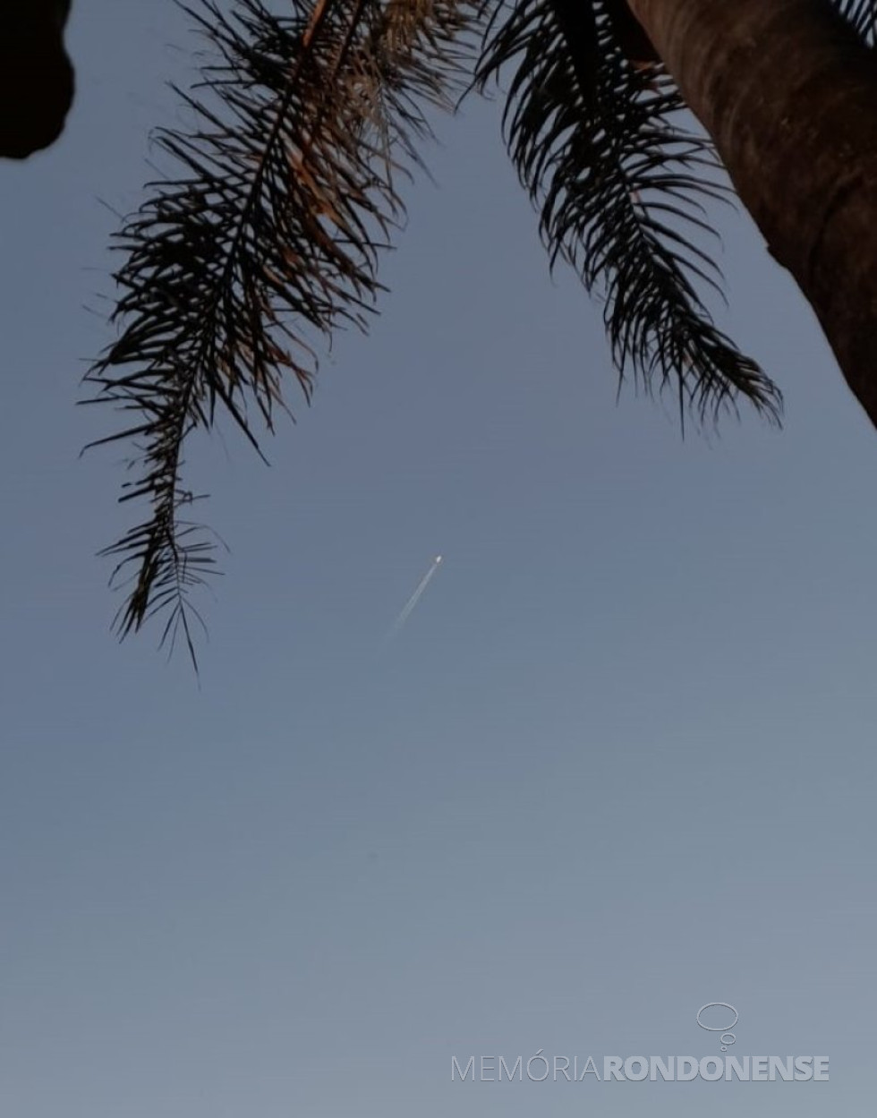 || Avião da Iberia cruzando o céu de Marechal Cândido Rondon, em 18 de julho de 2024.
Imagem: Acervo Projeto Memória Rondonense - FOTO 24 -