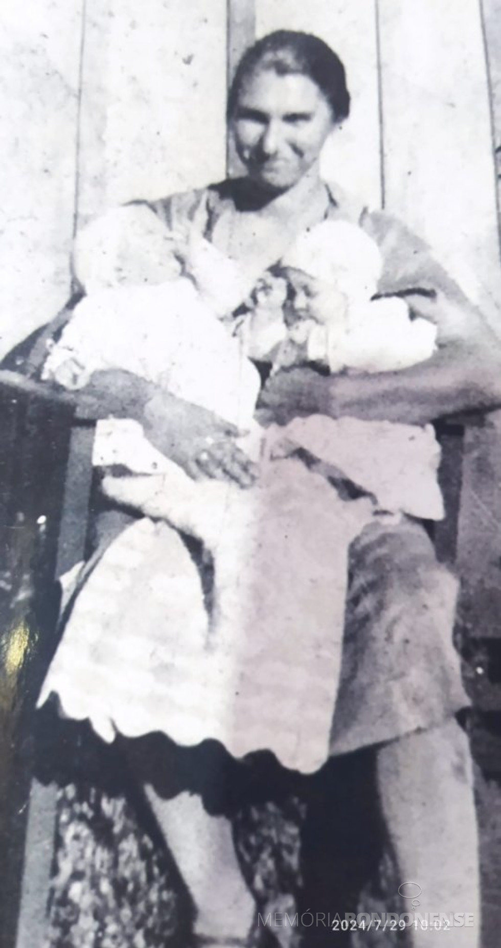 || Pioneira Martja Johanne Nieuwenhoff com as filhas gêmeas Guilhermina e Rosina.
Imagem: Acervo Guilhermina Pastorello - FOTO 13 -
