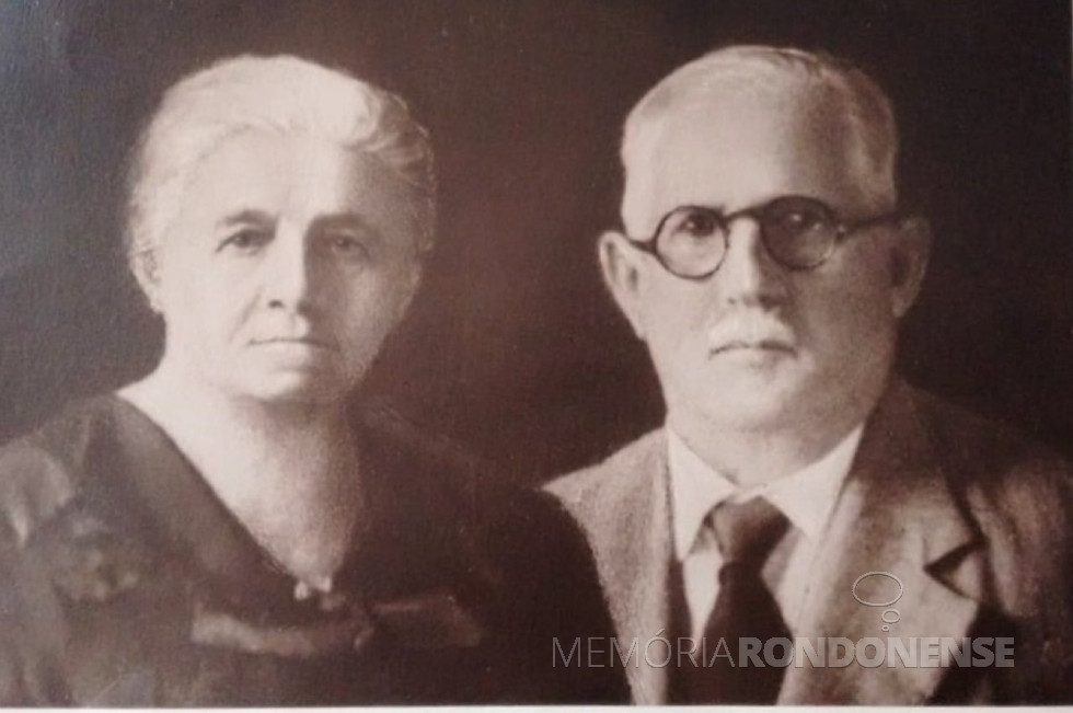 || Hoteleiro Frederico Engel e esposa Elfrida, ele que convenceu Santos Dumont a visitar as Cataratas do Iguaçu, do lado brasileiro, em abril de 1916.
Imagem: Acervo Izabelle Ferrari (Foz do Iguaçu) - FOTO 4 -