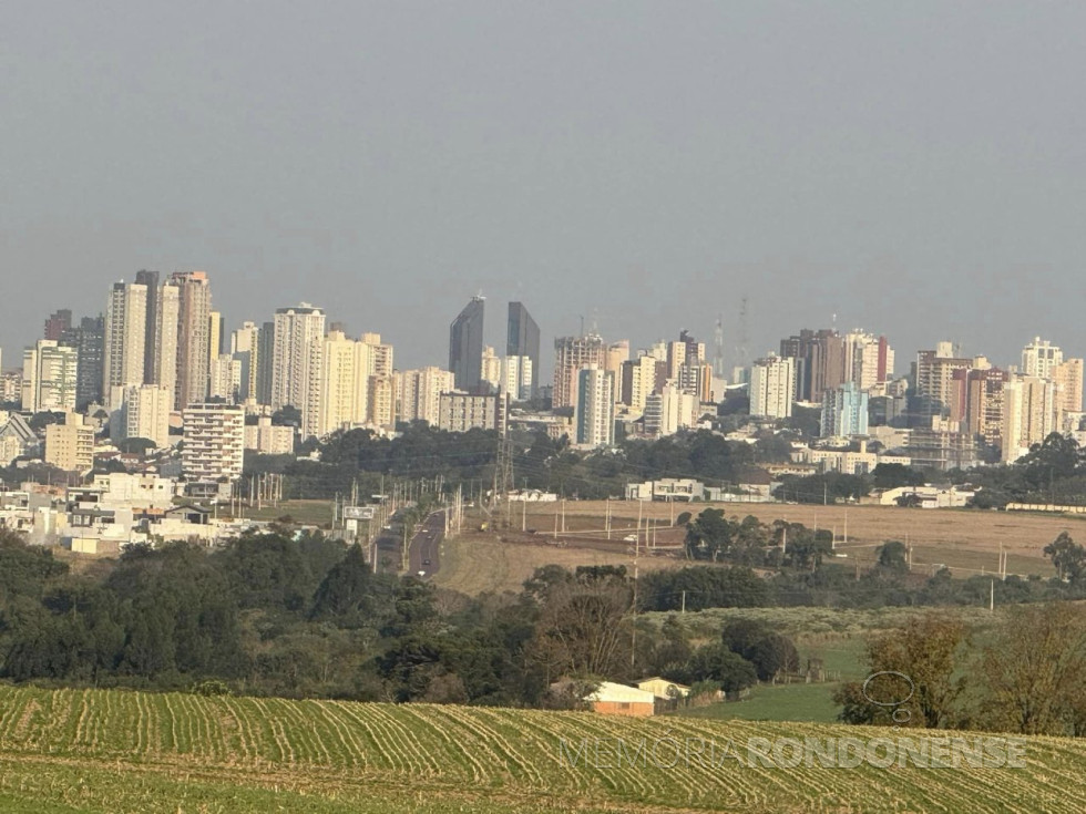 || Vista da cidade de Cascavel (PR), ao entaredecer de 01 de agosto de 2024.
Imagem: Acervo e crédito de Aílton Santos / Tarobá Cascavel / Facebook - FOTO 25 -