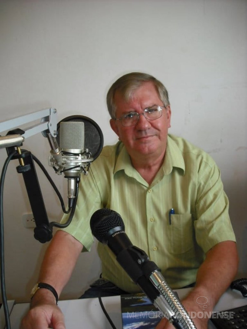 || Rondonense Vilton Graff fotografado nas primeiras apresentações do quadro