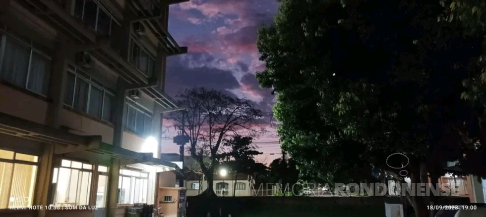 || Final da tarde, na cidade de Marechal Cândido Rondon, em 18 de setembro de 2023, em clique feito desde o campus da Unioeste, pelo rondonense Valdemir José Sonda - FOTO 34 -