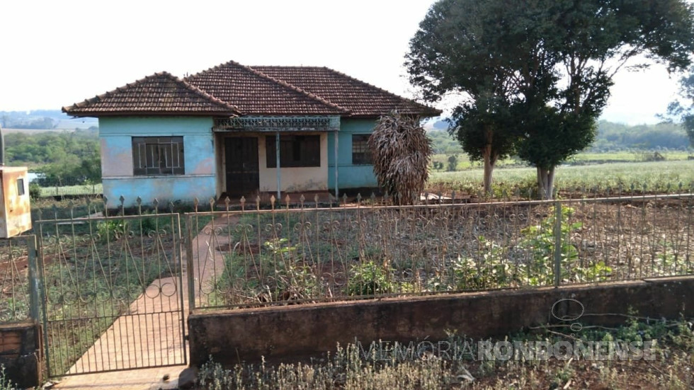 || Residência do casal Olga e Ernesto Jacob Kunzler, inabitável, em 2022.
Imagem: Acervo e crédito da professora rondonense, de Porto Mendes, Reni Wachholz Ringenberg - FOTO 28 -