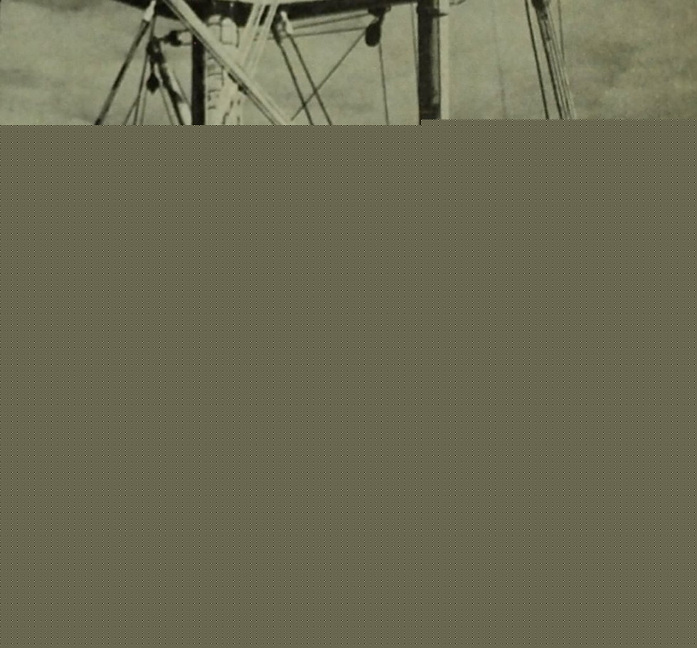 || Após atracar no Rio, o capitão Maguire, o general Eurico Gaspar Dutra (c) e o brigadeiro general Hayes A. Kroner, trocam ideias sobre a rota do General Mann para Europa.
Imagem e legenda: Tok da História - FOTO 13 -
