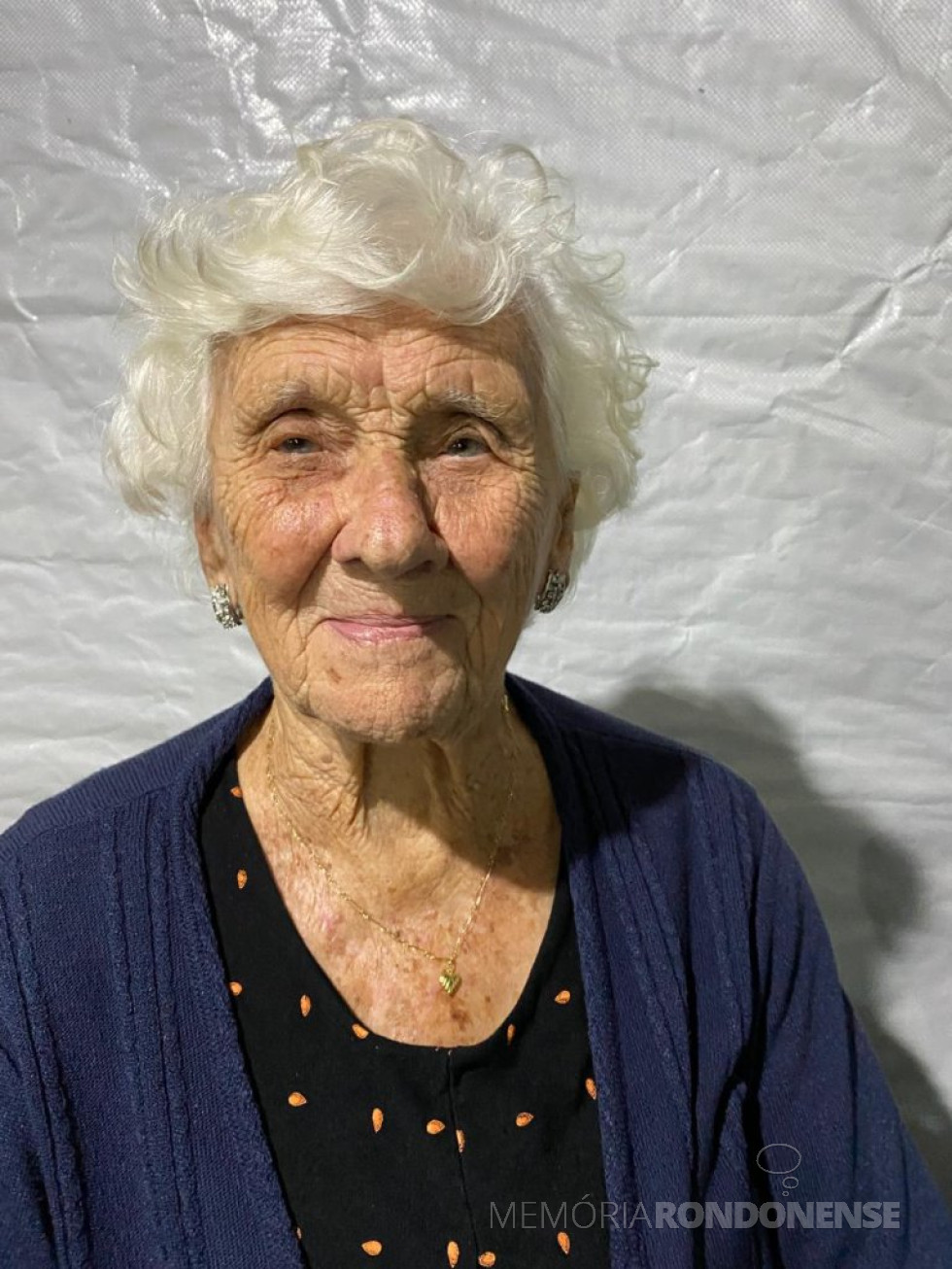 || Pioneira rondonense Carma Schneider Dinnebier, falecida em setembro de 2024.
Imagem: Acervo Vilmar Dinnebier - FOTO 21 -