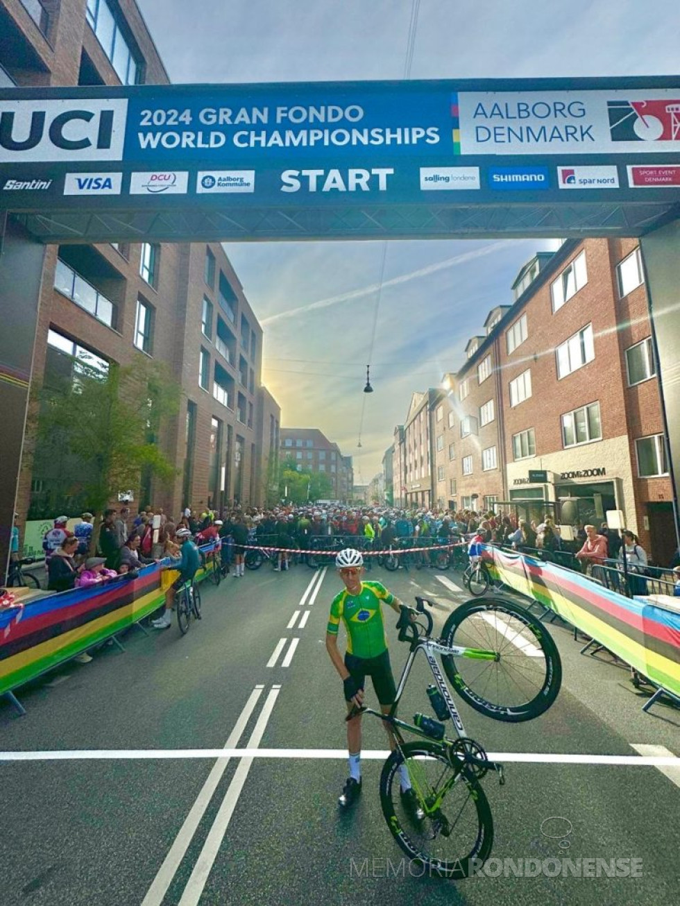 || Ciclista rondonense Paul Lirio Berwig no ponto de largada do Mundial de Ciclismo, em Aalborg, Dinamarca, em começo de setembro de 2024.
Imagemn: Acervo pessoal - FOTO 41 -