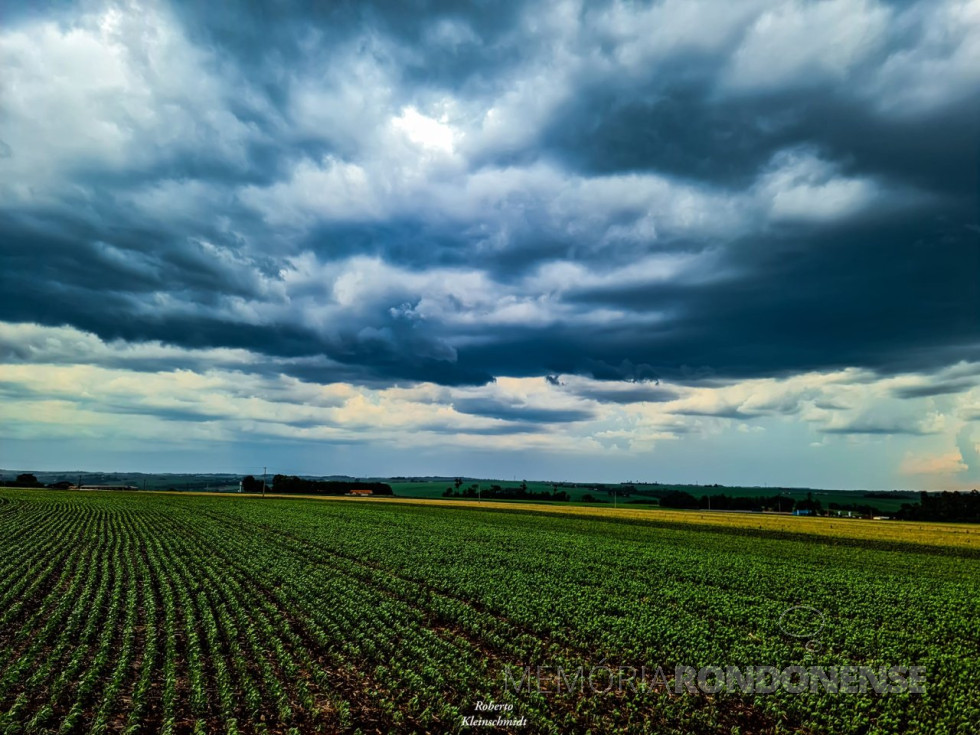 || Nebulosidade que precedeu as precipitações pluviométricas na tarde de 29 de outubro de 2024.
Imagem: Acervo O Presente / crédito de Roberto Kleinschmidt - FOTO 26 -