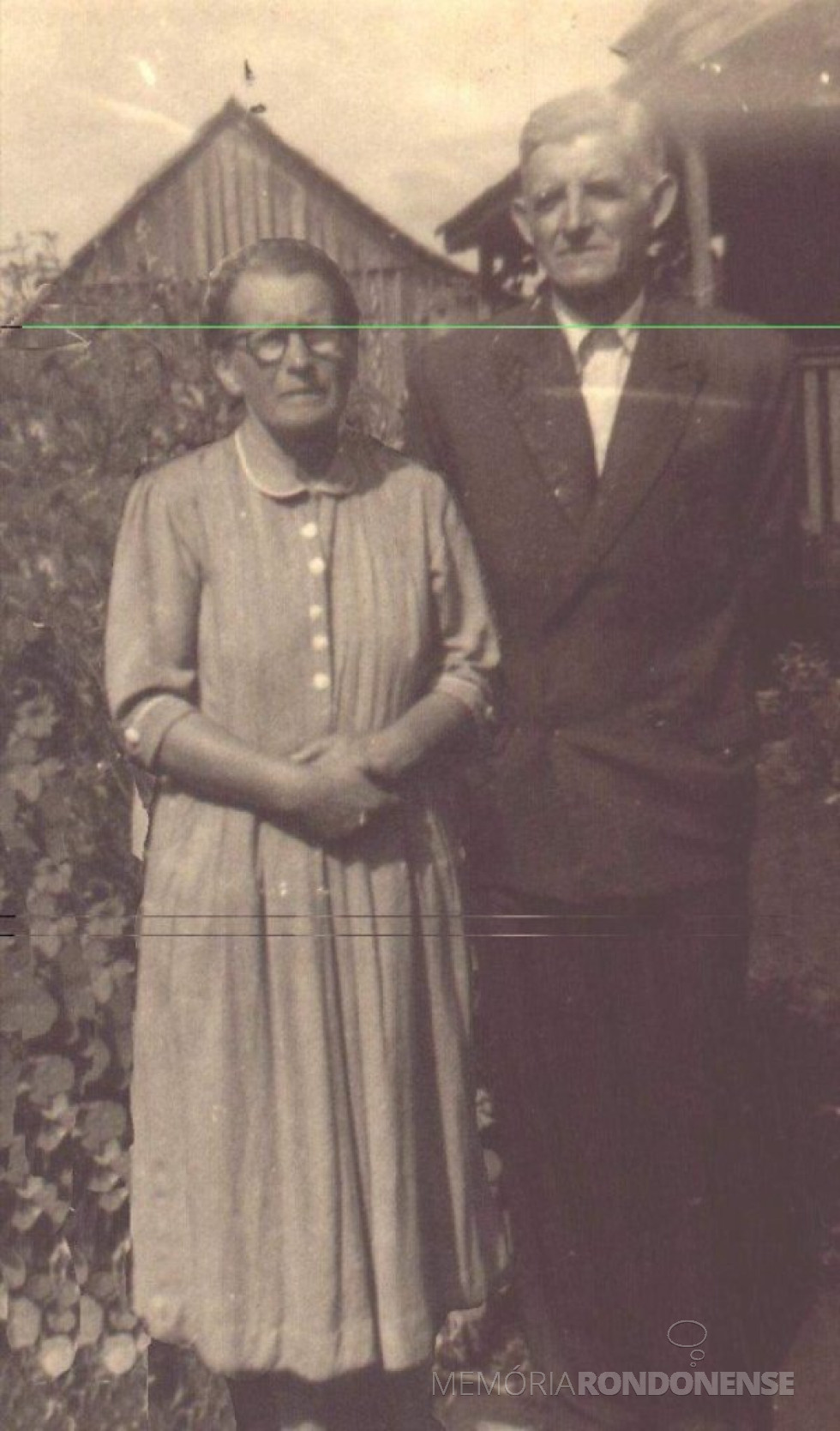 || Pioneira rondonense Lídia Henning com o esposo Frederico, ela falecida em outubro de 1960.
Imagem: Acervo de Norling Kunkel - FOTO 8 -