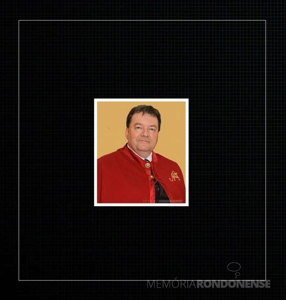 || Acadêmico Bruno Marcos Raduns que tomou posse como primeiro presidente da Academia de Letras de Toledo, em outubro de 2011.
Imagem: Acervo Dimensões - FOTO 13 -