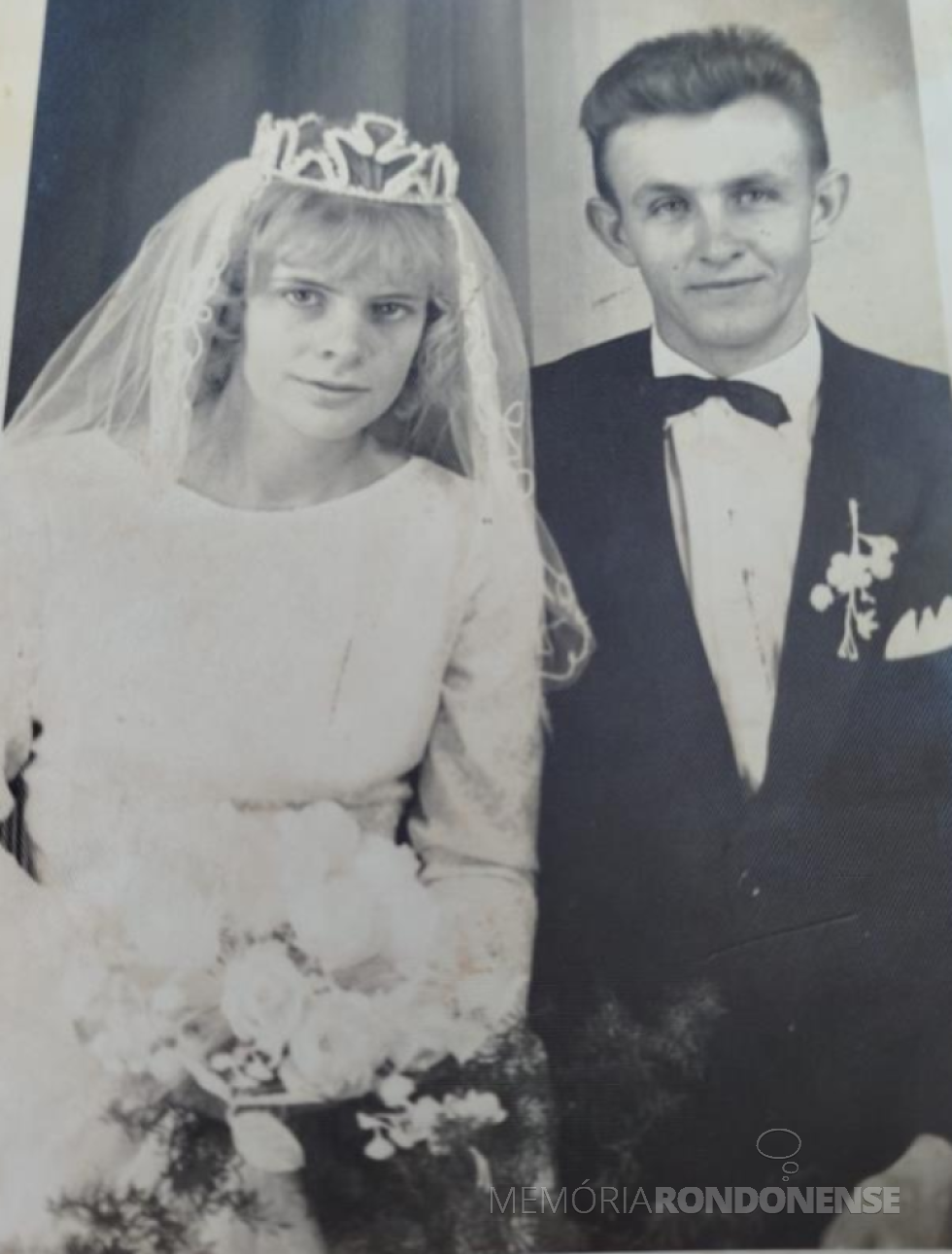 || Jovens pioneiros rondonenses Lori Senilda Krüger e Raul Rolf Schneider que se casaram em abril de 1966.
Imagem: Acervo da professora Reni Wachholz Ringenberg - FOTO 4 -