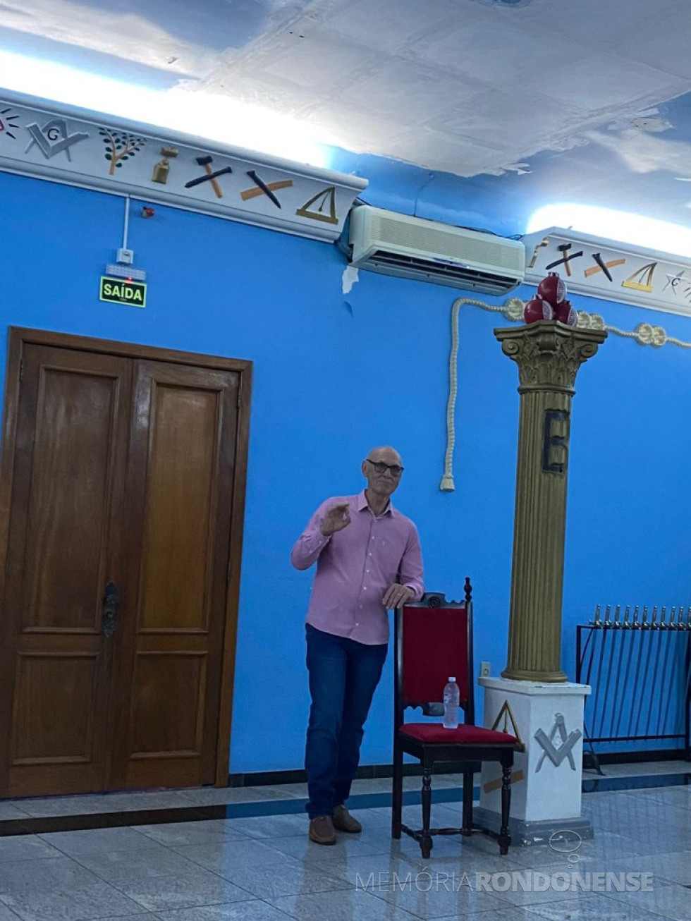 || Historiador rondonense Harto Viteck palestrando na Loja Maçonica Quintino Bocaiuva, em outubro de 2024.
Imagem: Acervo e crédieto de Emerson Donini - FOTO 10 -