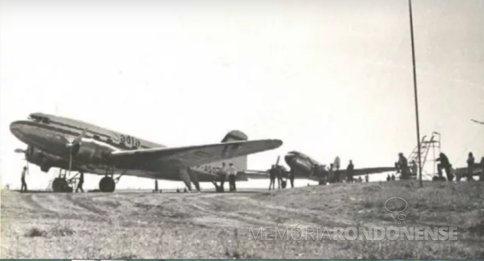 || Avião Douglas DC-3, da Sadia Transportes Aéreos, no aeroporto de Cascavel, em começo de janeiro de 195.
Imagem: Acervo Museu da Imgame e do Som de Cascavel - FOTO 5 -