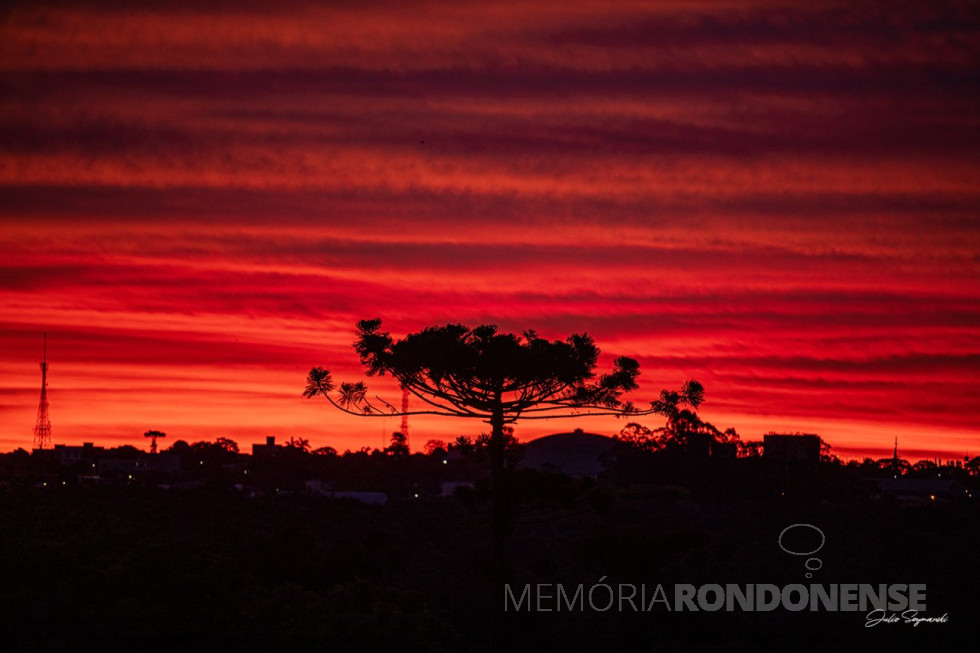 || Outro instantâneo do final do dia na cidade de Cascavel (PR), 26 de outubro de 2024.
Imagem: Acervo e crédito do professor universitário Julio Szymanski / Facebook - FOTO 28 -