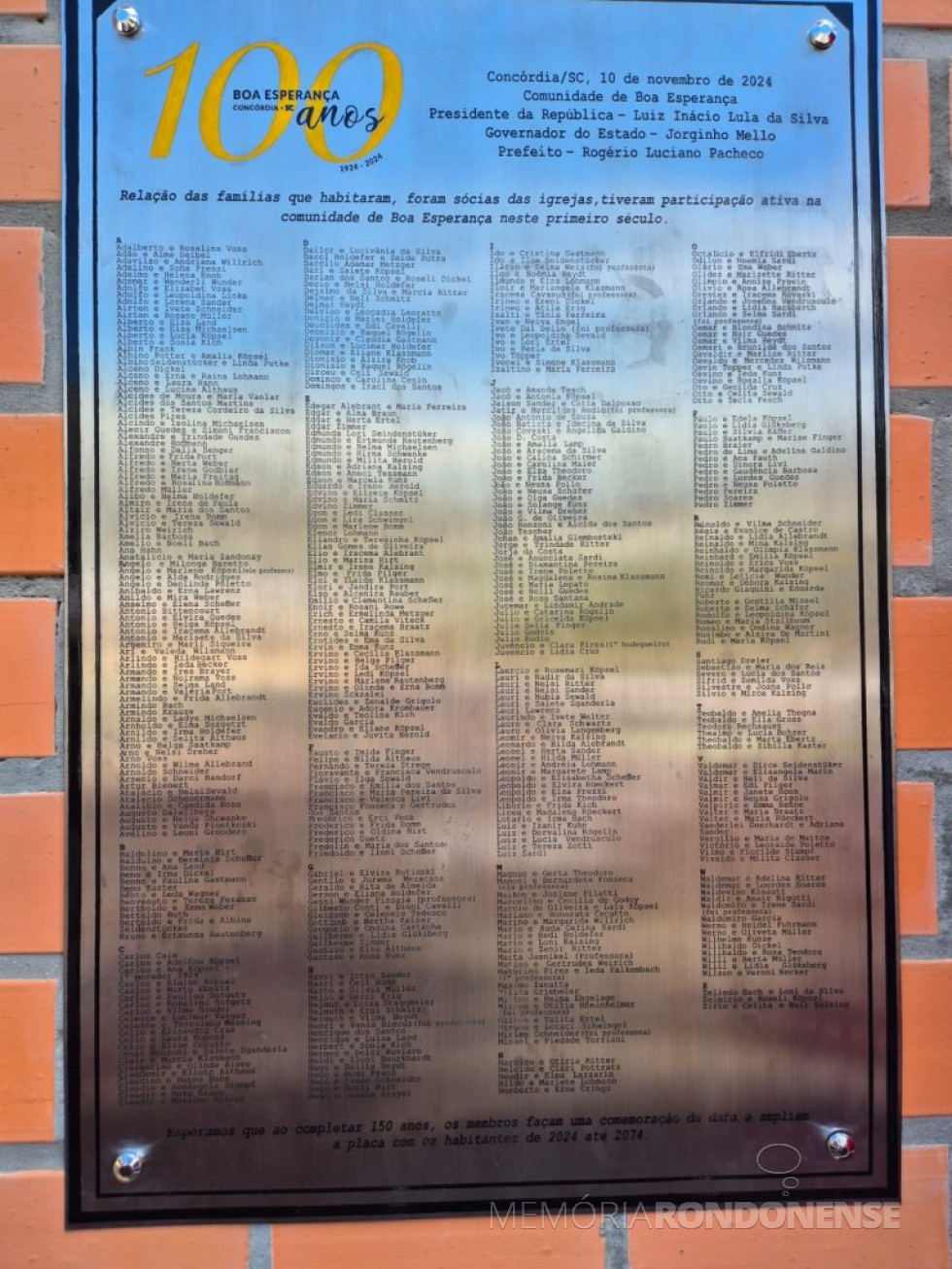 || Placa comemorativa aos 100 de anos da Comunidade Boa Esperança, em novembro de 2024, com os nomes das famílias que ali residiram.
Imagem: Acervo e crédito do rondonense Remi Sander - FOTO 37 -