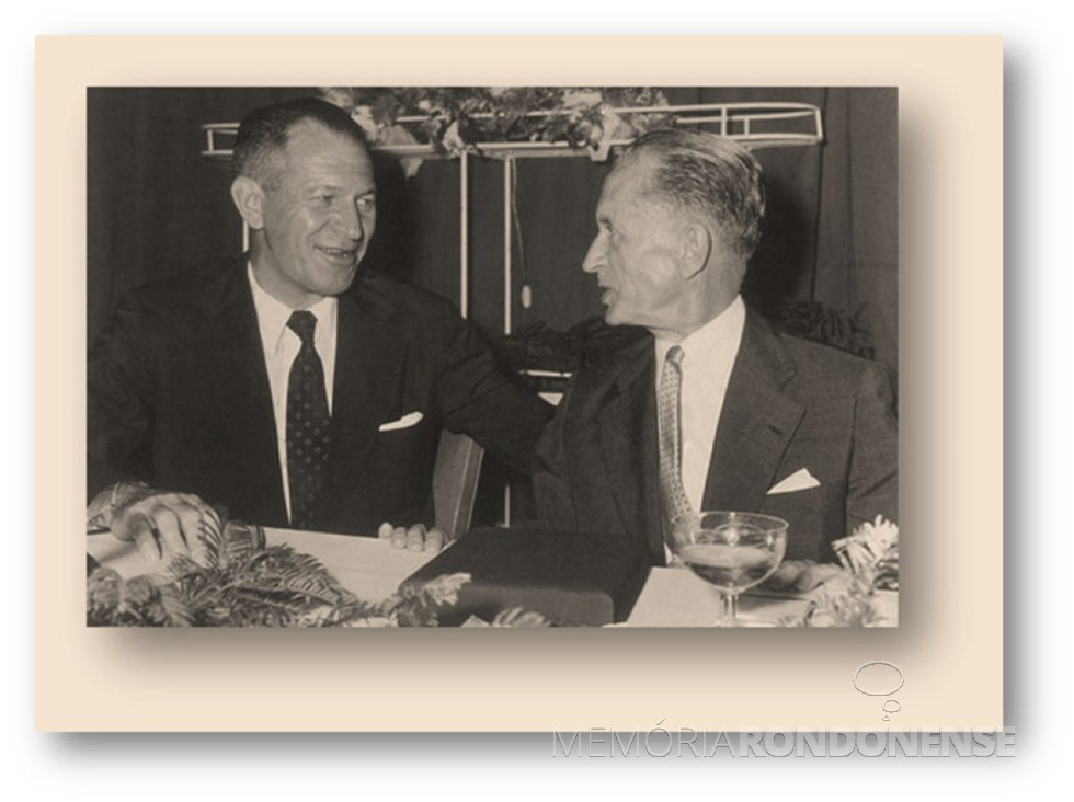 || Ruben Martin Berta (e) na companhia de Otto Ernst Mayer, aquele falecido em dezembro de 1966.
Imagem: Acervo Avião Comercial Brasileira ... / Facebook - FOTO 9 -