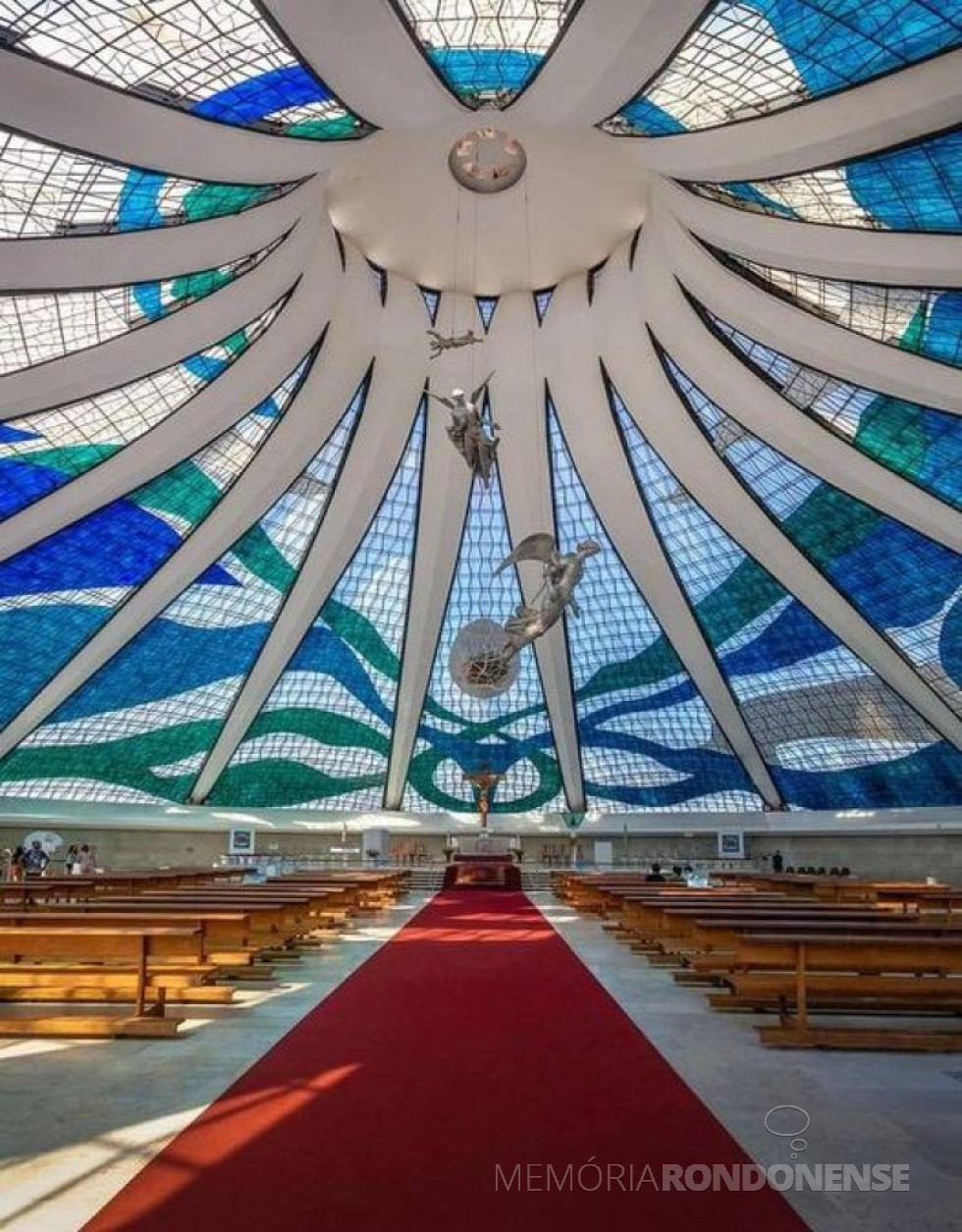 || Vista interna da Catedral de Brasília, inaugurada em final de maio de 1970.
Imagem: Acervo da Catedral - FOTO 9 -