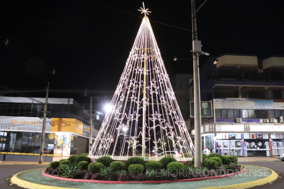 || Decoração na rotatória das Avenidas Maripá e Rio Grande do Sul.
Imagem: Acervo Imprensa PM-MCR - 39 -