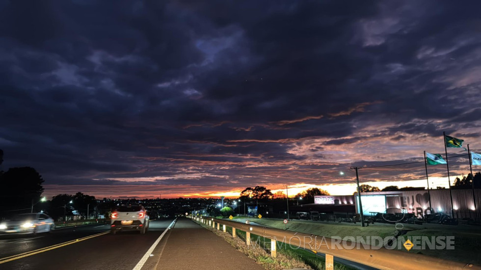 || Amanhecer na cidade de Cascavel (PR), em 13 de dezembro de 2024.
Imagem: Acervo e crédito de Aílton Santos / Tarobá Cascavel / Facebook - FOTO 36 -
