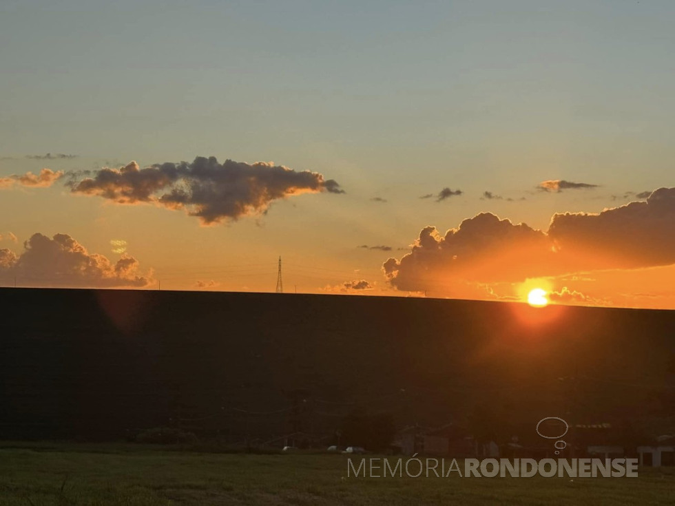 || Entardecer na cidade de Cascavel (PR), em 15 de dezembro de 2024.
Imagem: Acervo e crédito de Aílton Santos / Tarobá Cascavel / Facebook - FOTO 26 -