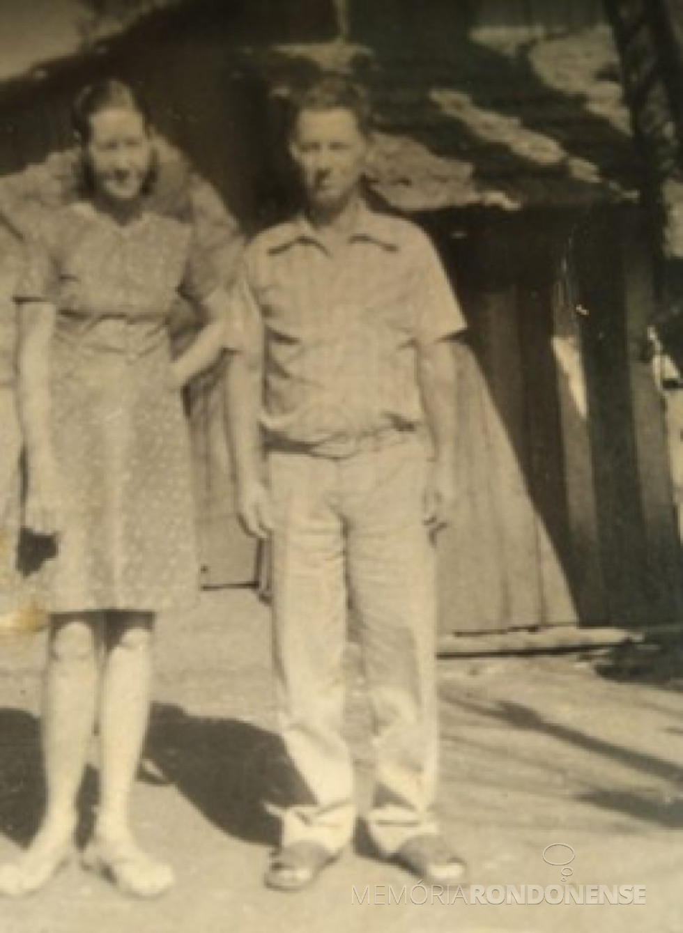 || Pioneira rondonense Hilda Riegel com o esposo Delmario Oscar Riegel, ela falecida em outubro de 2018.
Imagem: Acervo da professora rondonense Reni Wachholz Ringenberg - FOTO 21 --
